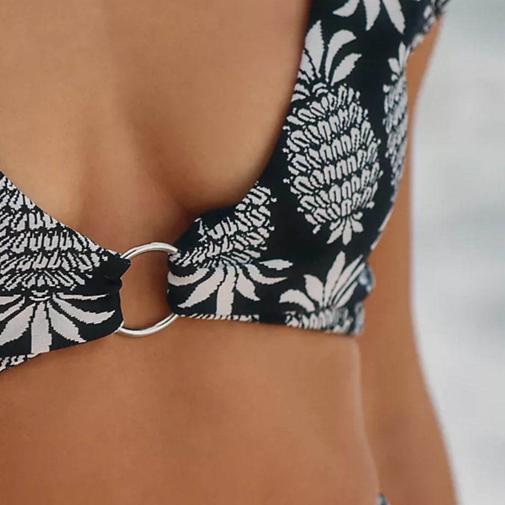 Seafolly Corsica Cap-Sleeve Tank Bikini Top Black and White Pineapple Print - Picture 5 of 9